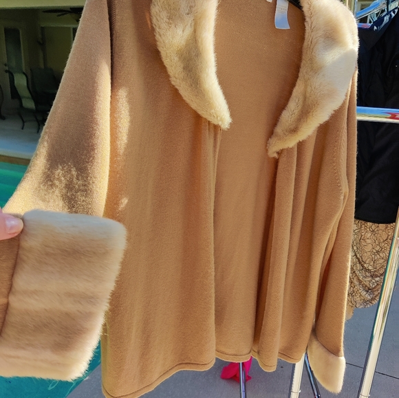 Faux furcollared and cuffs swing sweater - Picture 2 of 15